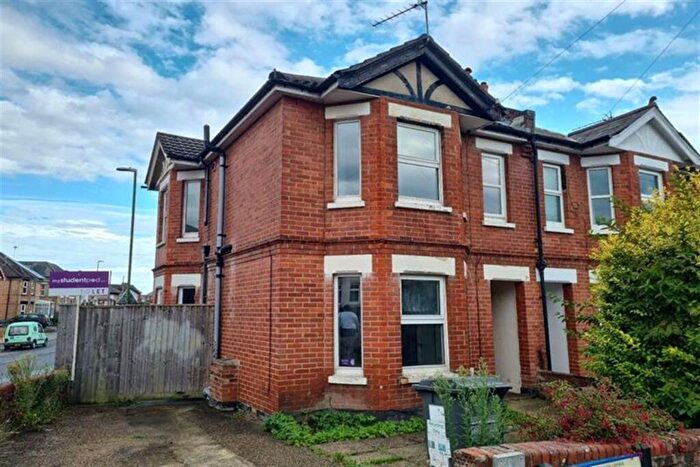 5 Bedroom House To Rent In Bedroom House In Winton, BH9