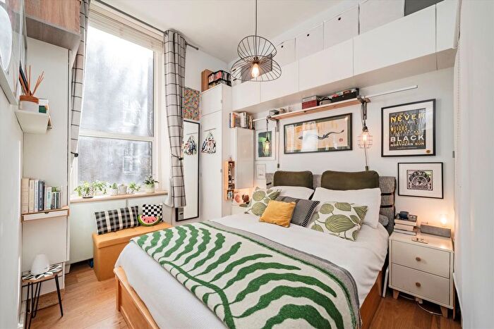 2 Bedroom Flat For Sale In Castletown Road, London, W14