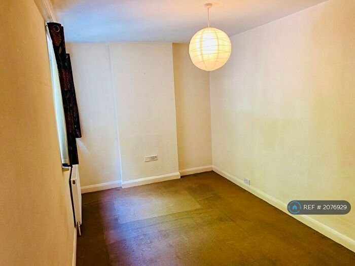2 Bedroom Flat To Rent In Manor Drive North, New Malden, KT3