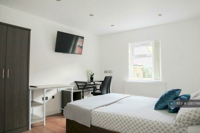 Studio To Rent In Victoria Park Road, Leicester, LE2