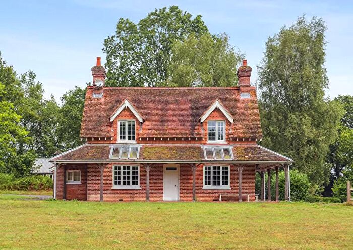 4 Bedroom Detached House To Rent In Hamptworth, Salisbury, Wiltshire, SP5