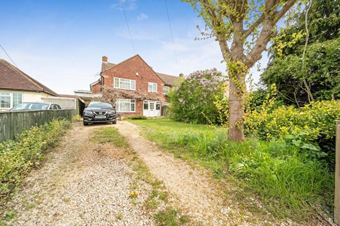 4 Bedroom Semi Detached House For Sale In Oxford Road, Kidlington, OX5