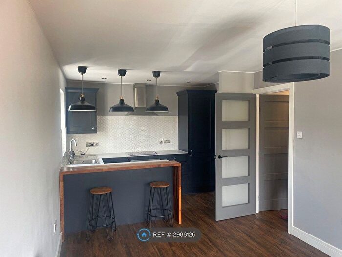 1 Bedroom Flat To Rent In Abbey Manor, Yeovil, BA21