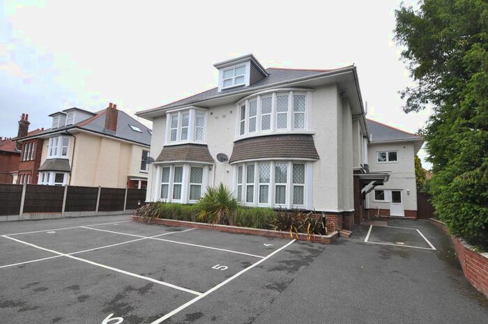 3 Bedroom Flat To Rent In Milton Road, Bournemouth, BH8