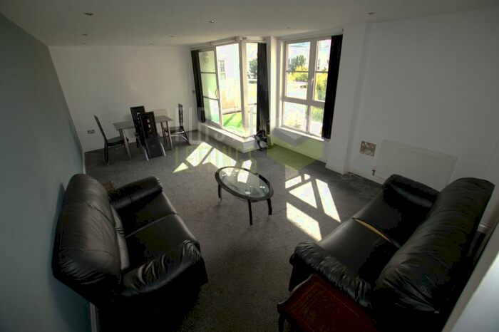 2 Bedroom Apartment To Rent In Watkin Road, Leicester, LE2