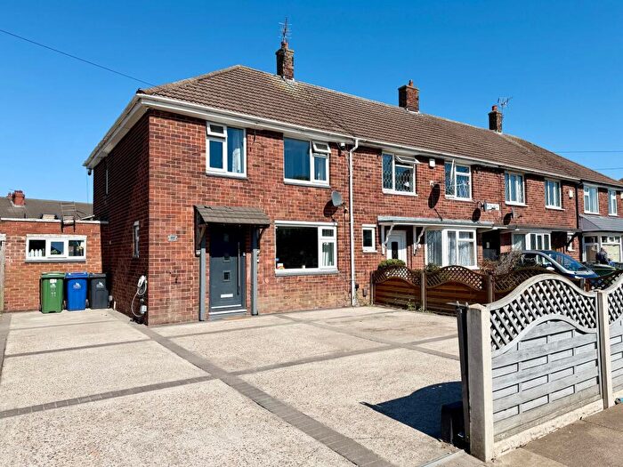 3 Bedroom End Of Terrace House For Sale In Runswick Road, Grimsby, DN32