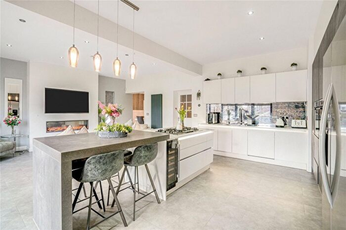 5 Bedroom Detached House For Sale In Kirkstyle Avenue, Carluke, South Lanarkshire, ML8