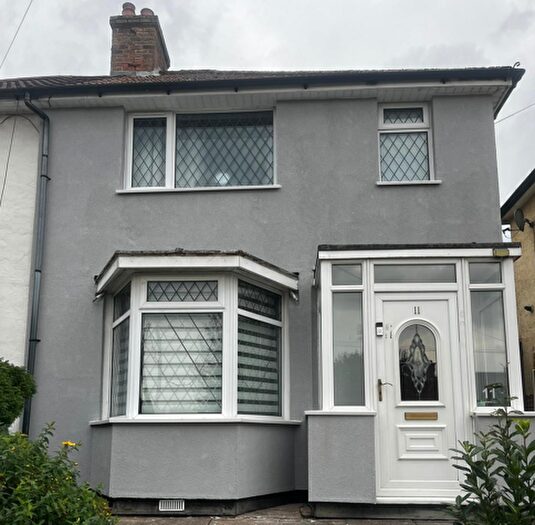 3 Bedroom Semi Detached House For Sale In Sandmere Grove, Birmingham, B14