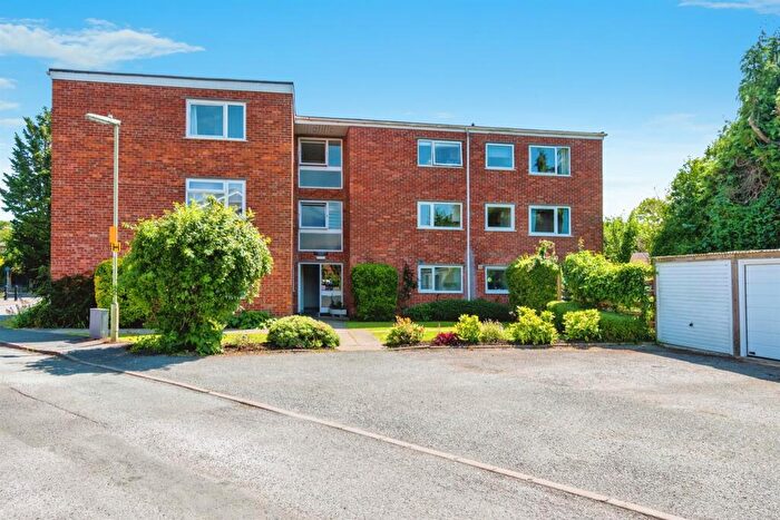 2 Bedroom Flat For Sale In Lansdowne Gardens, Romsey, SO51