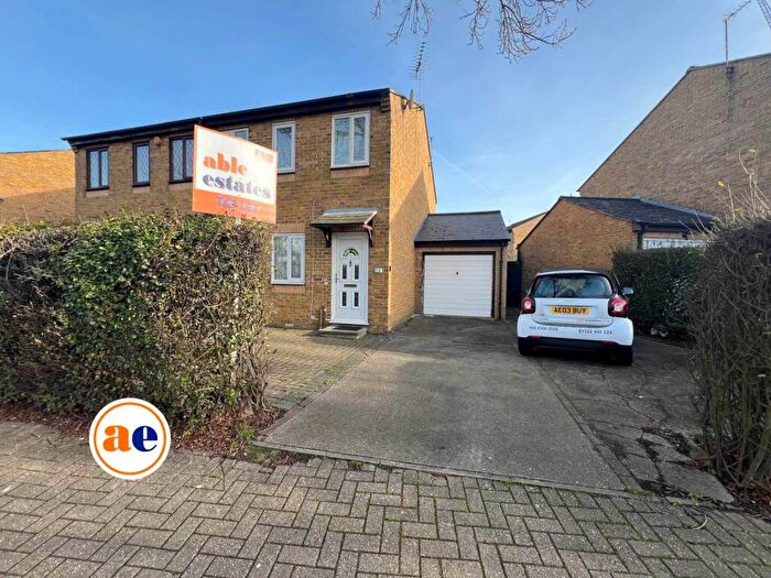 3 Bedroom House To Rent In Pier Way, London, SE28