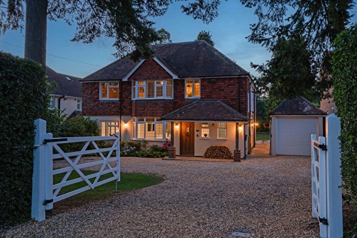 5 Bedroom Detached House For Sale In The Crescent, Farnborough, GU14
