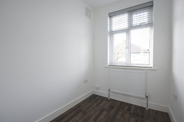 6 Bedroom Semi-Detached House To Rent In Hainault Road, Romford, RM5