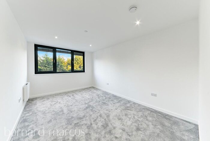 2 Bedroom Apartment To Rent In High Road, Whetstone, N20