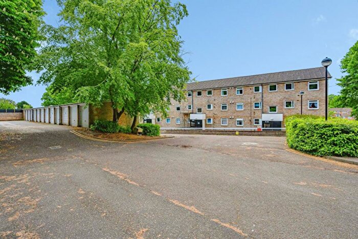 2 Bedroom Apartment To Rent In The Cornfields, HP1