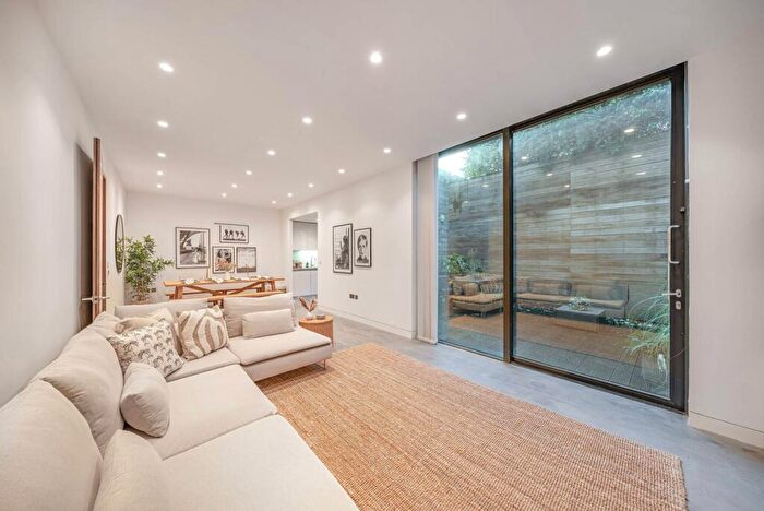 2 Bedroom Flat To Rent In Oval Road, Camden, London, NW1