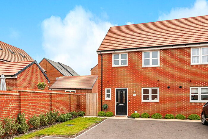 3 Bedroom Semi Detached House For Sale In Eskil Paddock, Stotfold, SG5