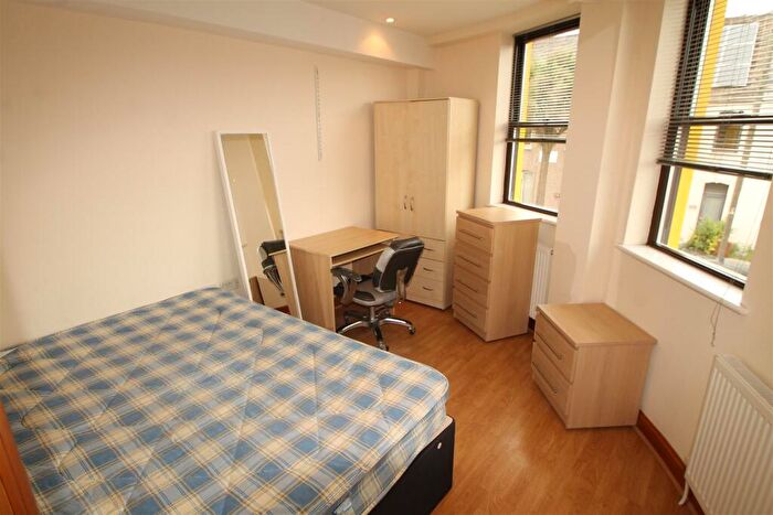 3 Bedroom Flat To Rent In Mundy Place, Cathays, CF24