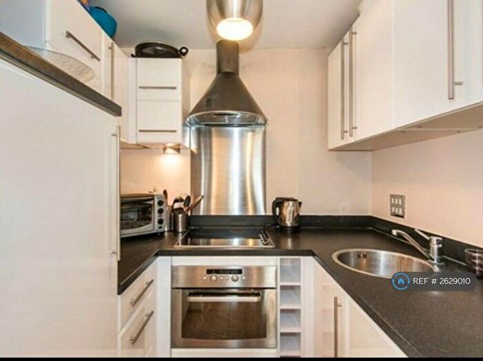 1 Bedroom Flat To Rent In Lower Canal Walk, Southampton, SO14