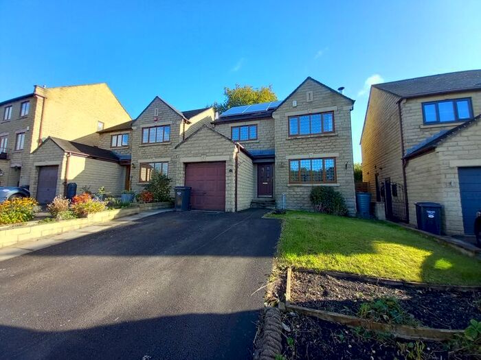 4 Bedroom Detached House To Rent In Victoria Chase, Bailiff Bridge, Brighouse, HD6