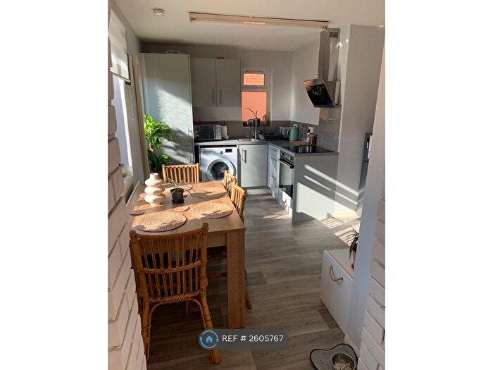 1 Bedroom Flat To Rent In The Drive, Rochford, SS4
