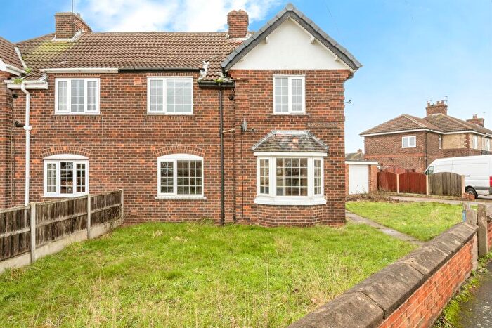 3 Bedroom Semi-Detached House For Sale In Norfolk Road, Bircotes, Doncaster, DN11