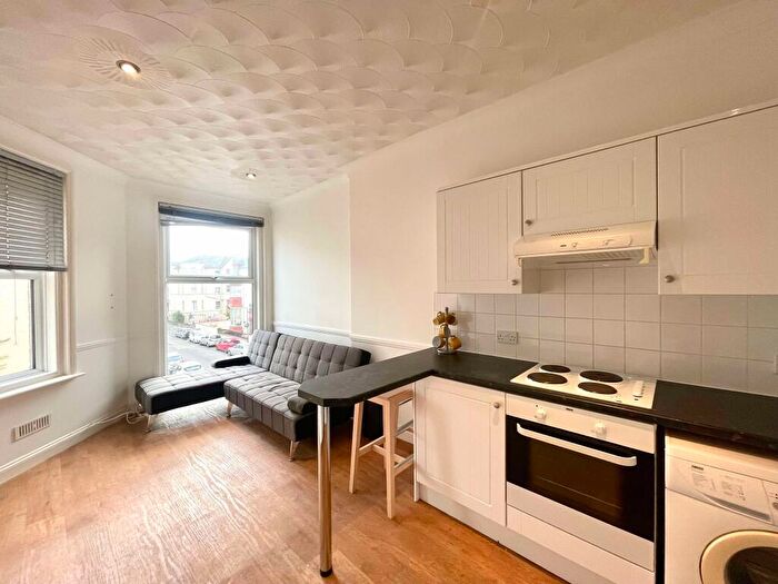 1 Bedroom Flat To Rent In St. Michaels Road, BH2