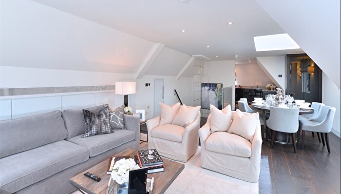 2 Bedroom Flat To Rent In Duke Street, London, W1K