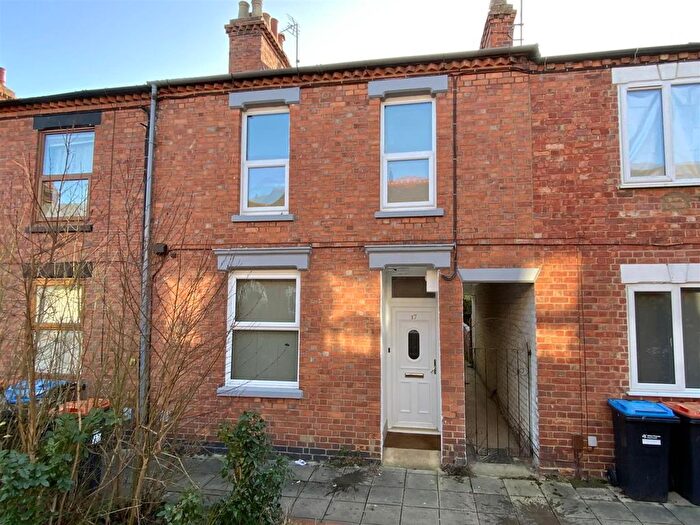 3 Bedroom Terraced House For Sale In St. Mary Street, New Bradwell, Milton Keynes, MK13