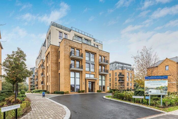 3 Bedroom Flat To Rent In Pinewood Gardens, Teddington, Middlesex, TW11