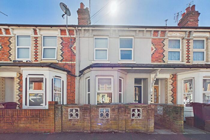 5 Bedroom Terraced House For Sale In Curzon Street, Reading, Berkshire, RG30