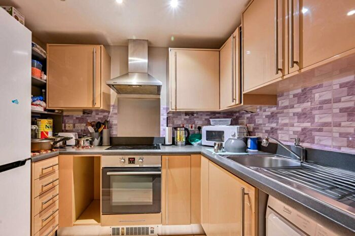 1 Bedroom Flat For Sale In Victoria Way, Woking, GU21