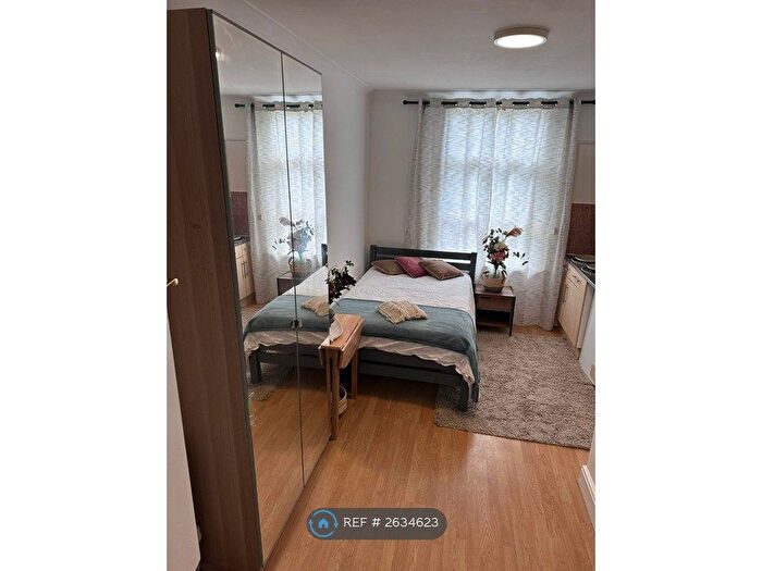Studio To Rent In Fordwych Road, London, NW2