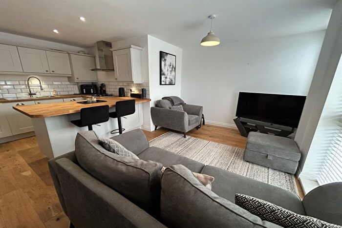2 Bedroom Flat To Rent In Darley Street, Sale, M33
