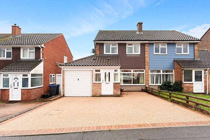 3 Bedroom Semi-Detached House For Sale In Roberts Road, Salisbury, SP2