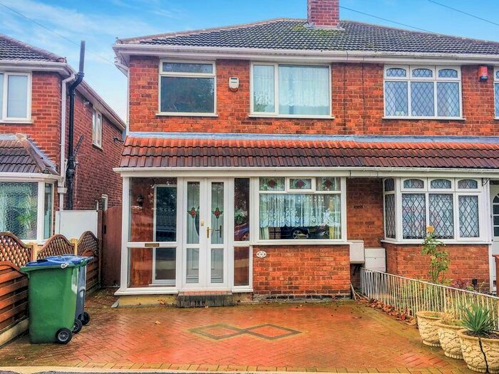 3 Bedroom Semi-Detached House To Rent In Leacroft Grove, West Bromwich, B71