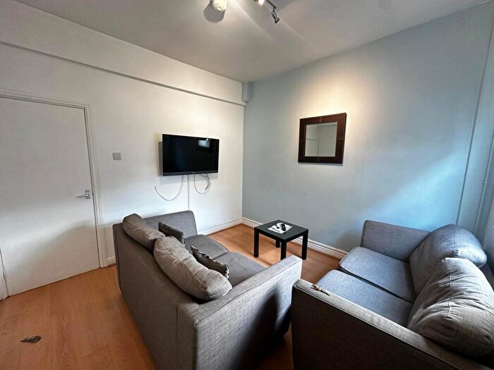 4 Bedroom Terraced House To Rent In Alfreton Road, Nottingham, NG7