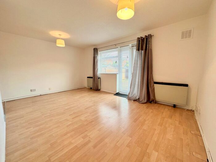 1 Bedroom Flat To Rent In Telscombe Way, Luton, LU2