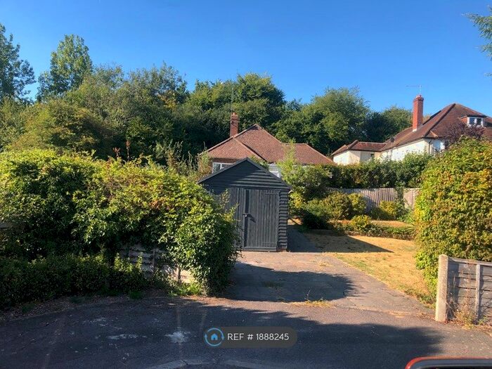 3 Bedroom Bungalow To Rent In Hazell Road, Farnham, GU9