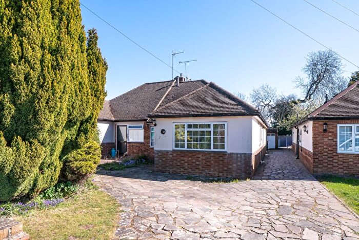 3 Bedroom Semi-Detached Bungalow For Sale In The Crescent, Caddington, LU1