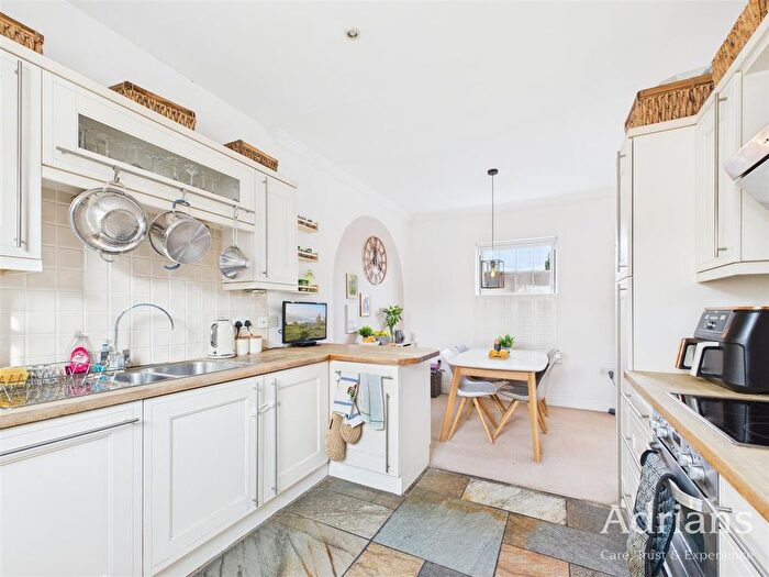 4 Bedroom Property For Sale In Allen Way, Chelmsford, CM2