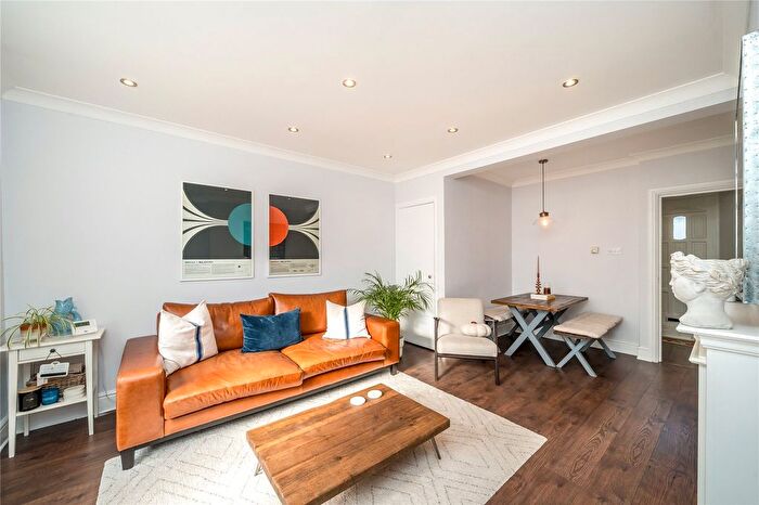 2 Bedroom Maisonette To Rent In Uxbridge Road, London, W12