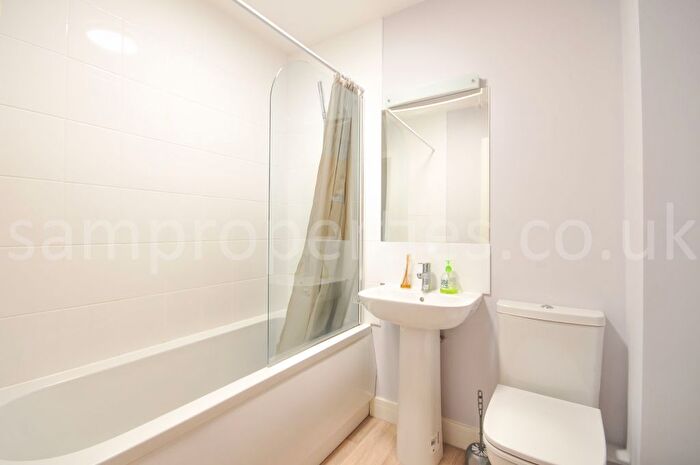 4 Bedroom Town House To Rent In Moss Lane East, Manchester, M16