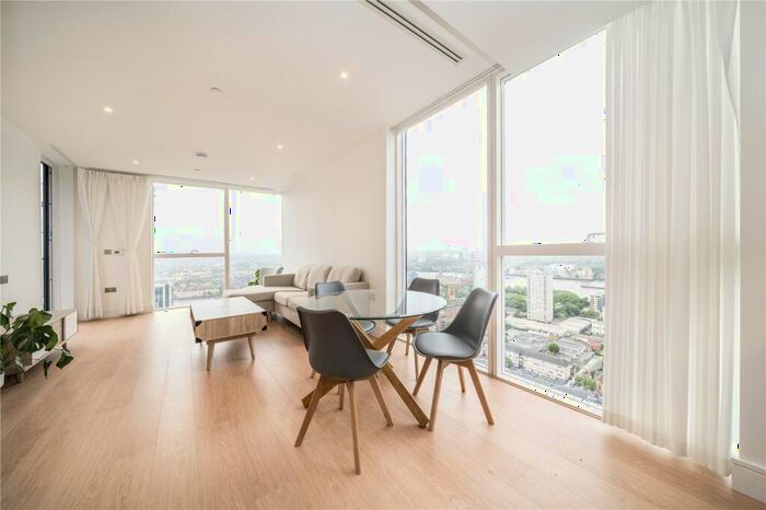 2 Bedroom Apartment To Rent In Maine Tower, Harbour Way, Canary Wharf, London, E14