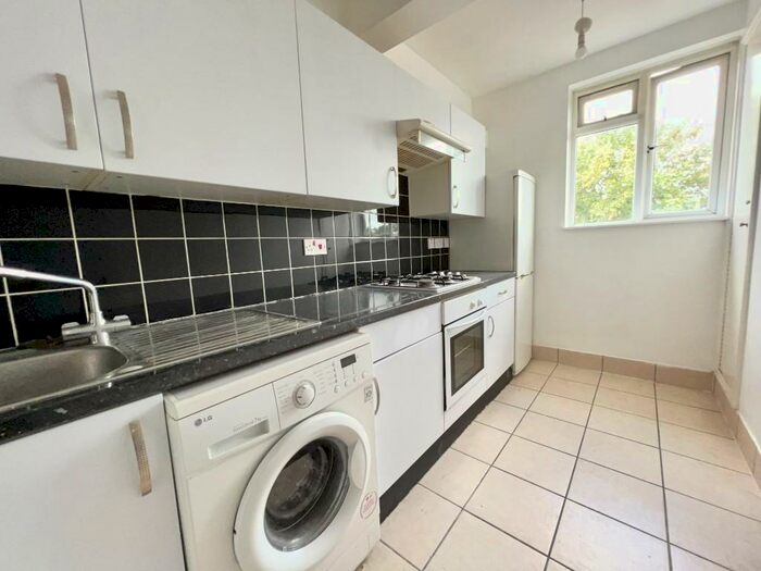 2 Bedroom Flat To Rent In Court Road, London, SE9