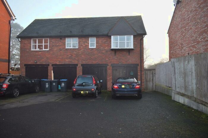 2 Bedroom Flat To Rent In Sandown Close, Stratford-upon-Avon, CV37