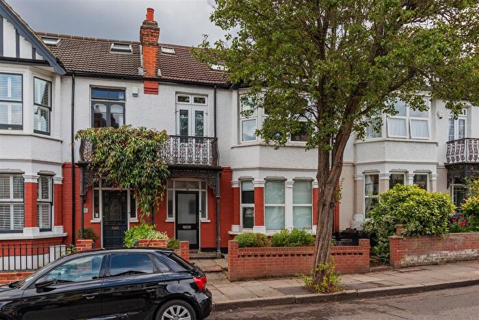 2 Bedroom Flat To Rent In Chester Road, Wanstead, E11