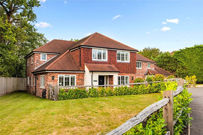 4 Bedroom Detached House For Sale In Frog Grove Lane, Wood Street Village, Guildford, Surrey, GU3