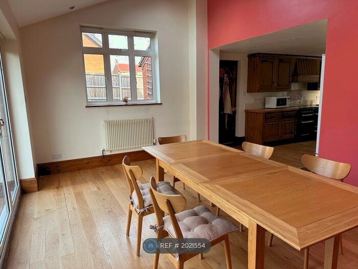 6 Bedroom Detached House To Rent In Park Lane, Knebworth, SG3