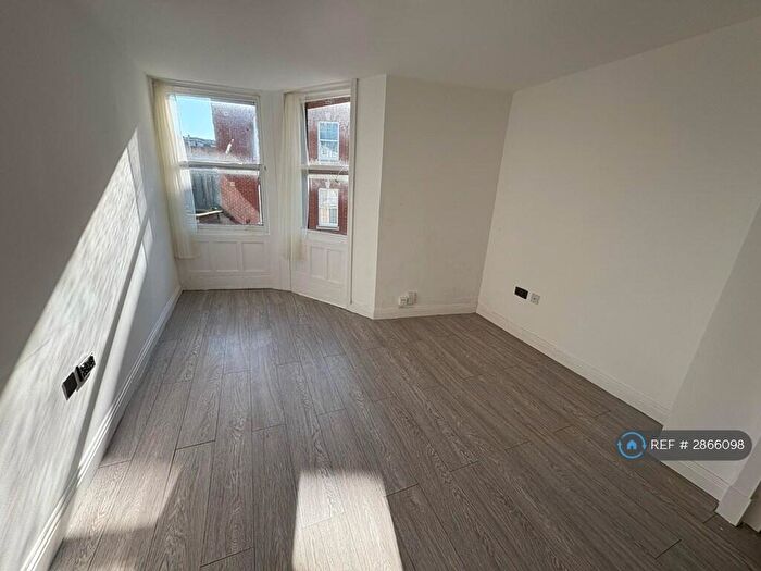 2 Bedroom Flat To Rent In Albert Road, Bournemouth, BH1