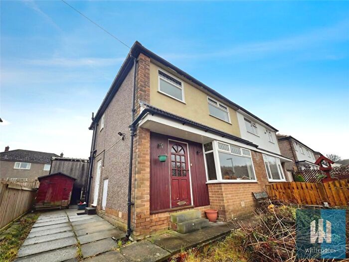 3 Bedroom Semi Detached House For Sale In Warrenside, Deighton, Huddersfield, HD2